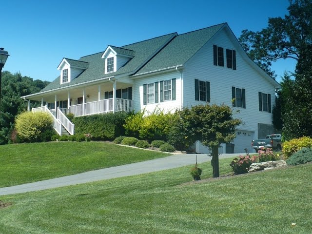 Roofing Contractors Swannanoa | Call: 828-628-0390